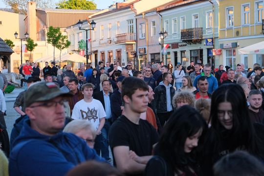 Wiec wyborczy Grzegorza Brauna w Chełmie na pl. Łuczkowskiego [GALERIA ZDJĘĆ]