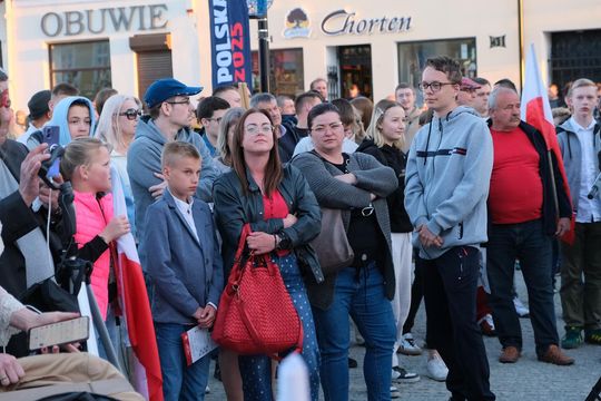 Wiec wyborczy Grzegorza Brauna w Chełmie na pl. Łuczkowskiego [GALERIA ZDJĘĆ]