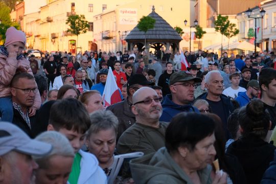 Wiec wyborczy Grzegorza Brauna w Chełmie na pl. Łuczkowskiego [GALERIA ZDJĘĆ]