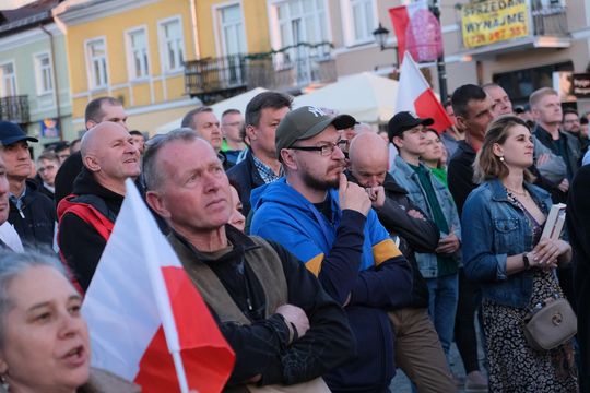 Wiec wyborczy Grzegorza Brauna w Chełmie na pl. Łuczkowskiego [GALERIA ZDJĘĆ]