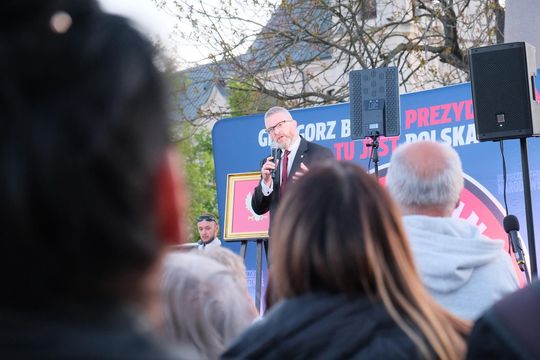 Wiec wyborczy Grzegorza Brauna w Chełmie na pl. Łuczkowskiego [GALERIA ZDJĘĆ]