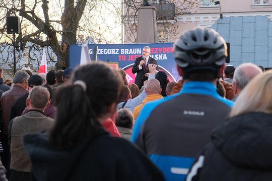 Wiec wyborczy Grzegorza Brauna w Chełmie na pl. Łuczkowskiego [GALERIA ZDJĘĆ]
