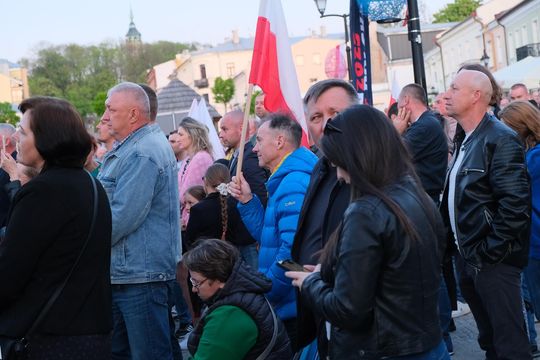 Wiec wyborczy Grzegorza Brauna w Chełmie na pl. Łuczkowskiego [GALERIA ZDJĘĆ]