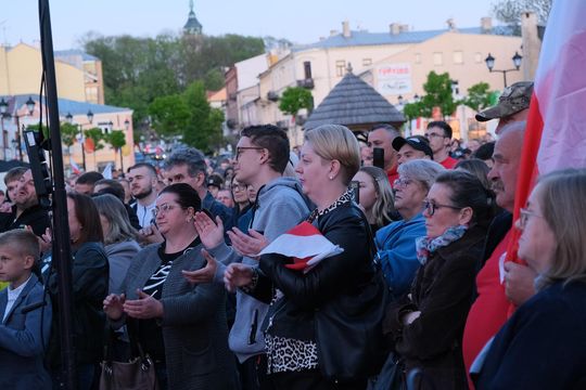 Wiec wyborczy Grzegorza Brauna w Chełmie na pl. Łuczkowskiego [GALERIA ZDJĘĆ]
