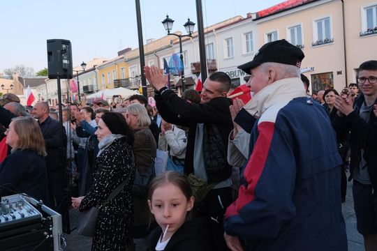 Wiec wyborczy Grzegorza Brauna w Chełmie na pl. Łuczkowskiego [GALERIA ZDJĘĆ]