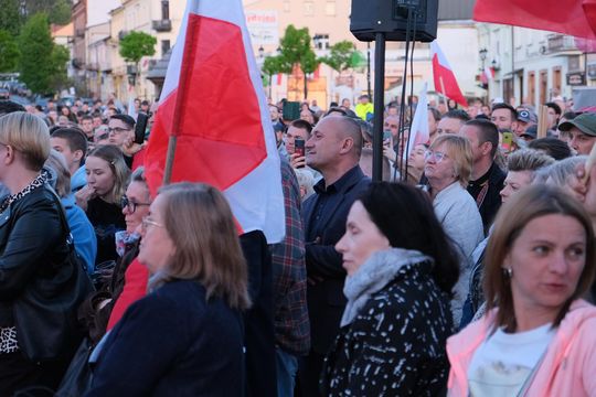 Wiec wyborczy Grzegorza Brauna w Chełmie na pl. Łuczkowskiego [GALERIA ZDJĘĆ]