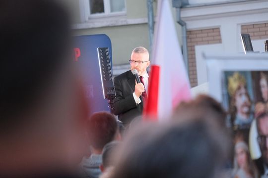 Wiec wyborczy Grzegorza Brauna w Chełmie na pl. Łuczkowskiego [GALERIA ZDJĘĆ]