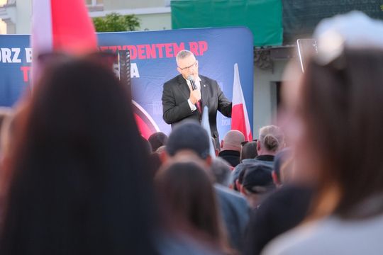 Wiec wyborczy Grzegorza Brauna w Chełmie na pl. Łuczkowskiego [GALERIA ZDJĘĆ]