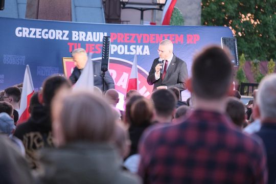Wiec wyborczy Grzegorza Brauna w Chełmie na pl. Łuczkowskiego [GALERIA ZDJĘĆ]