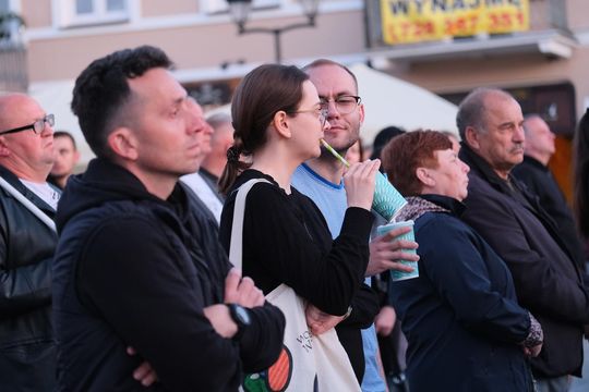 Wiec wyborczy Grzegorza Brauna w Chełmie na pl. Łuczkowskiego [GALERIA ZDJĘĆ]