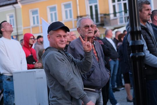 Wiec wyborczy Grzegorza Brauna w Chełmie na pl. Łuczkowskiego [GALERIA ZDJĘĆ]