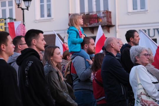 Wiec wyborczy Grzegorza Brauna w Chełmie na pl. Łuczkowskiego [GALERIA ZDJĘĆ]