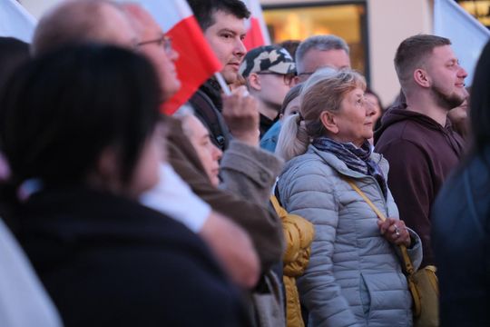 Wiec wyborczy Grzegorza Brauna w Chełmie na pl. Łuczkowskiego [GALERIA ZDJĘĆ]