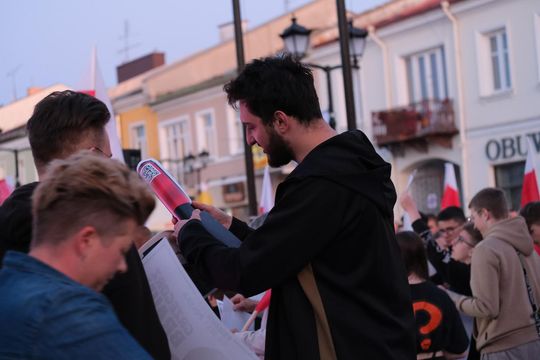 Wiec wyborczy Grzegorza Brauna w Chełmie na pl. Łuczkowskiego [GALERIA ZDJĘĆ]