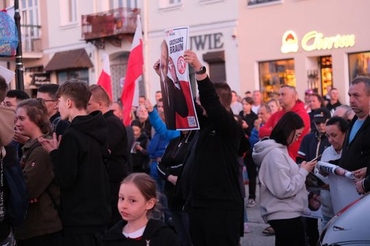 Wiec wyborczy Grzegorza Brauna w Chełmie na pl. Łuczkowskiego [GALERIA ZDJĘĆ]