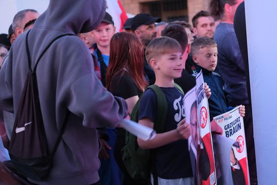 Wiec wyborczy Grzegorza Brauna w Chełmie na pl. Łuczkowskiego [GALERIA ZDJĘĆ]