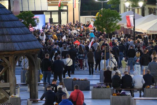 Wiec wyborczy Grzegorza Brauna w Chełmie na pl. Łuczkowskiego [GALERIA ZDJĘĆ]