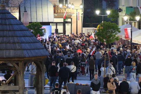 Wiec wyborczy Grzegorza Brauna w Chełmie na pl. Łuczkowskiego [GALERIA ZDJĘĆ]