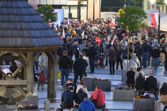 Wiec wyborczy Grzegorza Brauna w Chełmie na pl. Łuczkowskiego [GALERIA ZDJĘĆ]