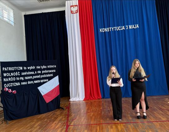 Uroczystości majowe w Zespole Szkół Nr 1 w Krasnymstawie [GALERIA ZDJĘĆ]