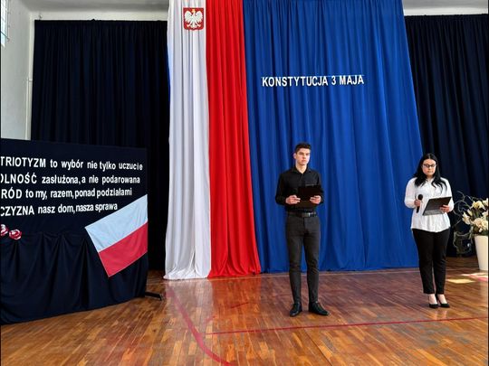 Uroczystości majowe w Zespole Szkół Nr 1 w Krasnymstawie [GALERIA ZDJĘĆ]