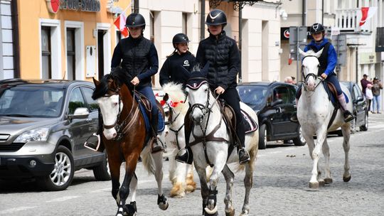 Majowa parada koni w Krasnymstawie. Dzień pełen atrakcji  [GALERIA ZDJĘĆ]