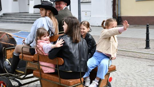 Majowa parada koni w Krasnymstawie. Dzień pełen atrakcji  [GALERIA ZDJĘĆ]