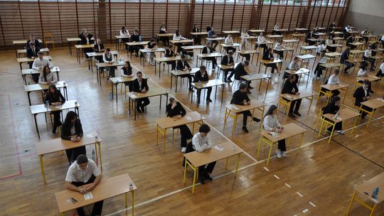 Maturzyści z I Liceum Ogólnokształcącego w Chełmie rozpoczęli egzamin dojrzałości [GALERIA ZDJĘĆ]