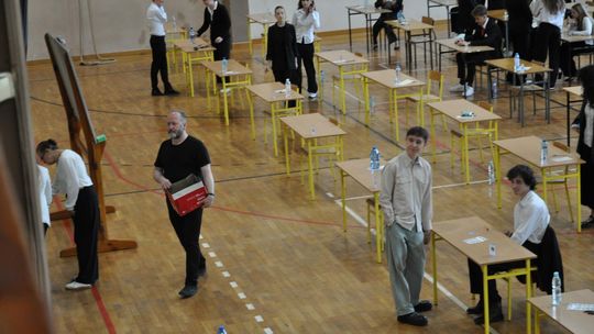 Maturzyści z I Liceum Ogólnokształcącego w Chełmie rozpoczęli egzamin dojrzałości [GALERIA ZDJĘĆ]