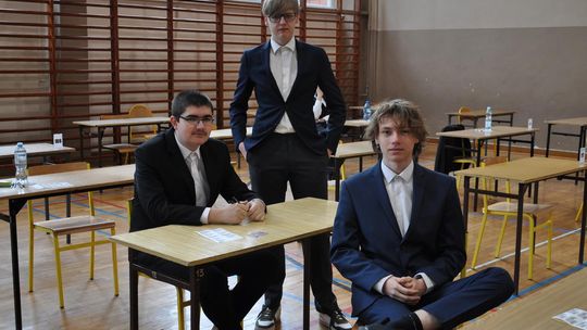 Maturzyści z I Liceum Ogólnokształcącego w Chełmie rozpoczęli egzamin dojrzałości [GALERIA ZDJĘĆ]