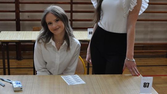 Maturzyści z I Liceum Ogólnokształcącego w Chełmie rozpoczęli egzamin dojrzałości [GALERIA ZDJĘĆ]