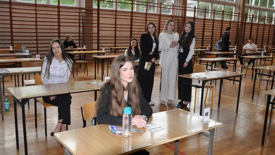 Maturzyści z I Liceum Ogólnokształcącego w Chełmie rozpoczęli egzamin dojrzałości [GALERIA ZDJĘĆ]