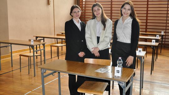 Maturzyści z I Liceum Ogólnokształcącego w Chełmie rozpoczęli egzamin dojrzałości [GALERIA ZDJĘĆ]