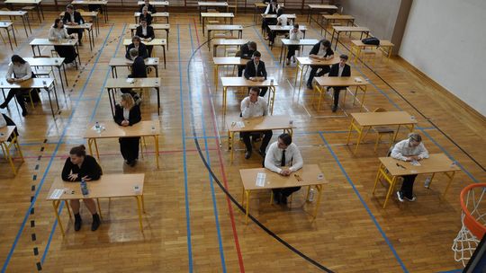 Maturzyści z I Liceum Ogólnokształcącego w Chełmie rozpoczęli egzamin dojrzałości [GALERIA ZDJĘĆ]