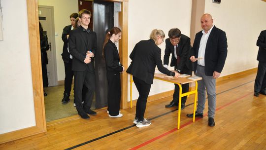 Maturzyści z I Liceum Ogólnokształcącego w Chełmie rozpoczęli egzamin dojrzałości [GALERIA ZDJĘĆ]