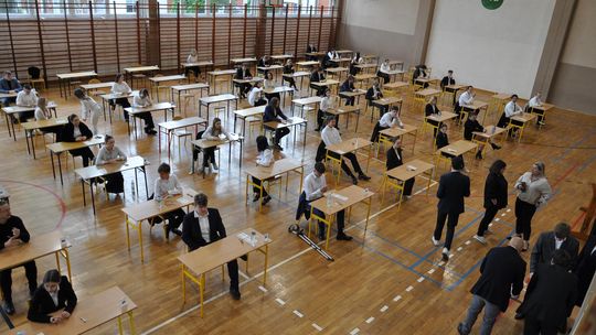 Maturzyści z I Liceum Ogólnokształcącego w Chełmie rozpoczęli egzamin dojrzałości [GALERIA ZDJĘĆ]