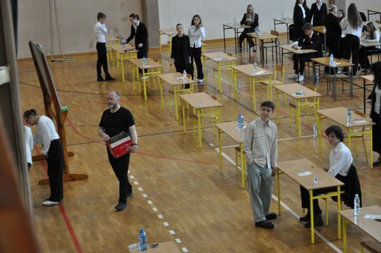 Maturzyści z I Liceum Ogólnokształcącego w Chełmie rozpoczęli egzamin dojrzałości [GALERIA ZDJĘĆ]