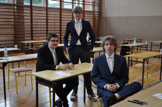 Maturzyści z I Liceum Ogólnokształcącego w Chełmie rozpoczęli egzamin dojrzałości [GALERIA ZDJĘĆ]