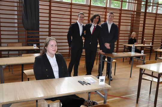 Maturzyści z I Liceum Ogólnokształcącego w Chełmie rozpoczęli egzamin dojrzałości [GALERIA ZDJĘĆ]