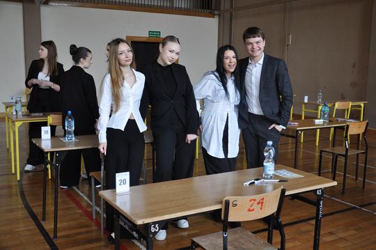 Maturzyści z I Liceum Ogólnokształcącego w Chełmie rozpoczęli egzamin dojrzałości [GALERIA ZDJĘĆ]