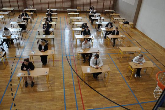 Maturzyści z I Liceum Ogólnokształcącego w Chełmie rozpoczęli egzamin dojrzałości [GALERIA ZDJĘĆ]