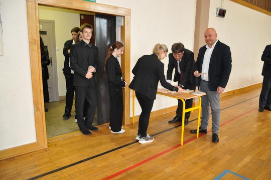 Maturzyści z I Liceum Ogólnokształcącego w Chełmie rozpoczęli egzamin dojrzałości [GALERIA ZDJĘĆ]