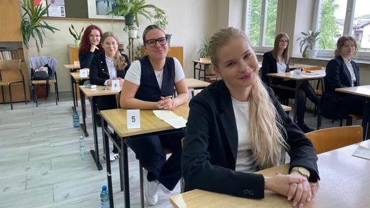 Maturzyści z II Liceum Ogólnokształcącego w Chełmie zmagali się z egzaminem dojrzałości [GALERIA ZDJĘĆ]