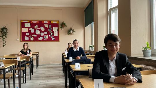 Maturzyści z II Liceum Ogólnokształcącego w Chełmie zmagali się z egzaminem dojrzałości [GALERIA ZDJĘĆ]