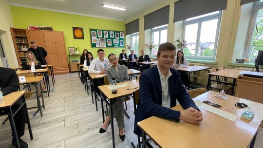 Maturzyści z II Liceum Ogólnokształcącego w Chełmie zmagali się z egzaminem dojrzałości [GALERIA ZDJĘĆ]