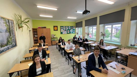 Maturzyści z II Liceum Ogólnokształcącego w Chełmie zmagali się z egzaminem dojrzałości [GALERIA ZDJĘĆ]