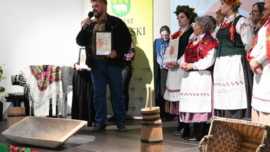 Powiatowe eliminacje Przeglądu Zespołów Śpiewaczych, Kapel i Śpiewaków Ludowych w Pawłowie [GALERIA ZDJĘĆ]