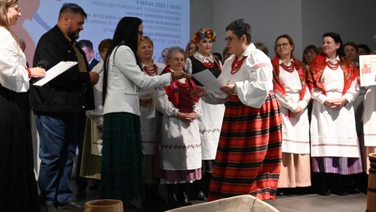 Powiatowe eliminacje Przeglądu Zespołów Śpiewaczych, Kapel i Śpiewaków Ludowych w Pawłowie [GALERIA ZDJĘĆ]