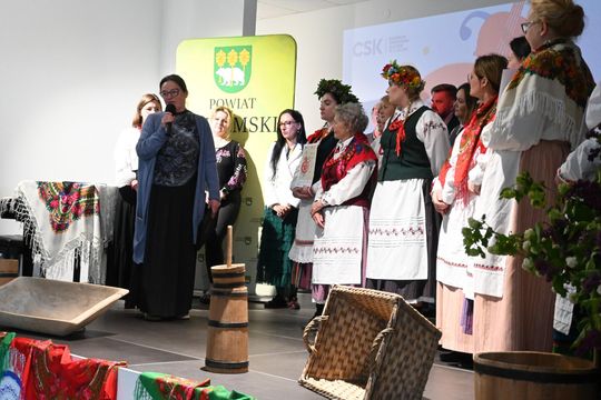 Powiatowe eliminacje Przeglądu Zespołów Śpiewaczych, Kapel i Śpiewaków Ludowych w Pawłowie [GALERIA ZDJĘĆ]