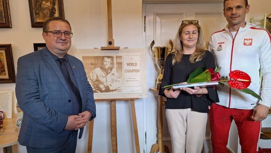 Prezentację twórczości "Ludzi z Pasją Miasta i Gminy Izbica" [GALERIA ZDJĘĆ]